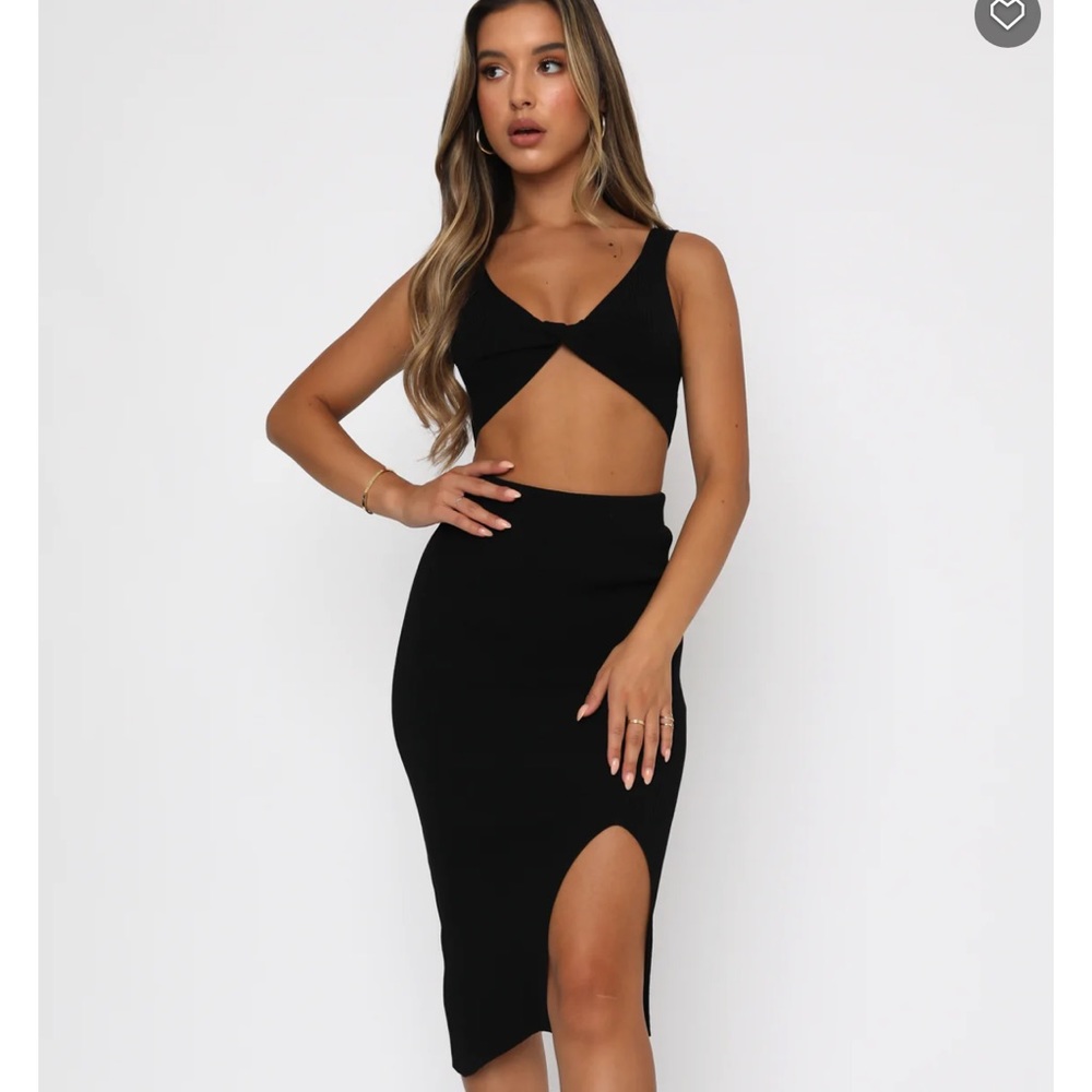 White fox In Tune Crop Black & black midi skirt